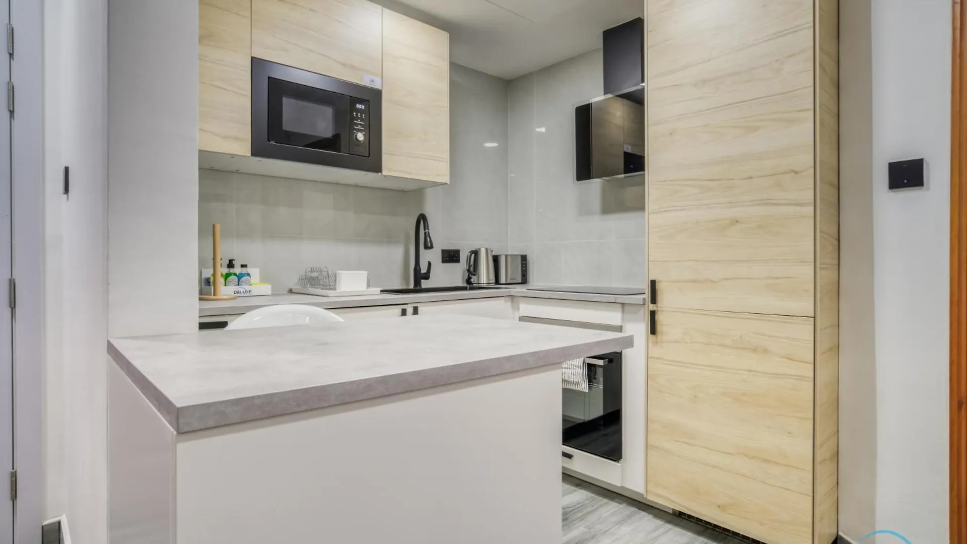 Opulent 1Br At Manchester Tower Dubai Marina By Deluxe Holiday Homes 0*,  Emirados Árabes Unidos